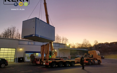 ​Schalthauscontainer auf dem Weg zum Kunden